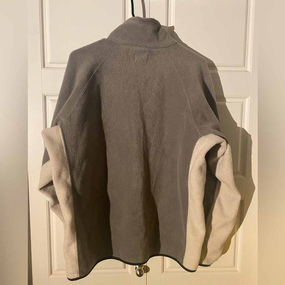 Simply Basic Two-Tone Fleece - Picture 4 of 5